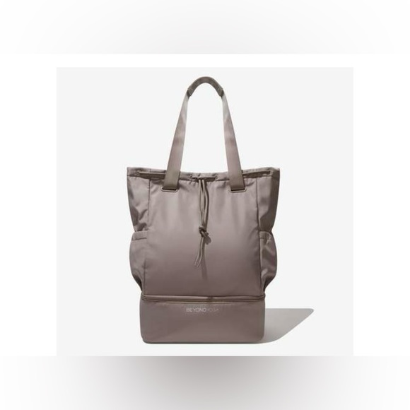 BNWT Beyond Yoga Convertible gym bag - Picture 2 of 4